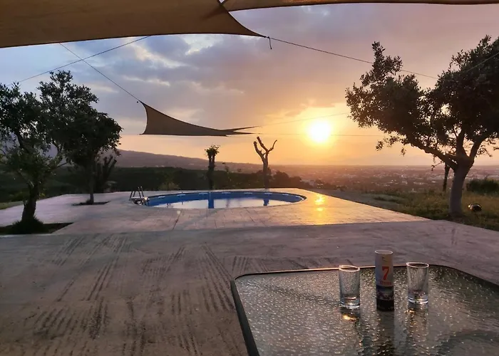 Yiorgos, Amazing Sunset View House 아파트